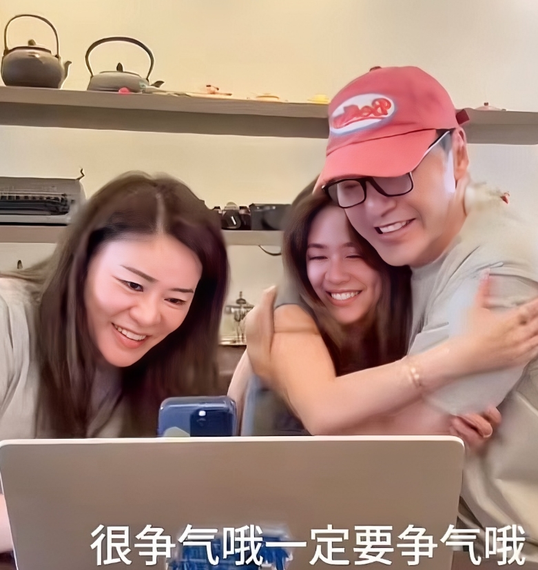 中国人骨子里还是崇尚读书的！
无论明星还是老百姓！都希望自己的孩子读书能有所成！