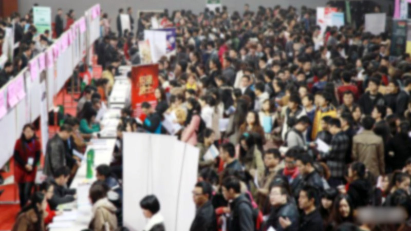 1222万毕业生涌入，铁饭碗与新赛道：年轻人该“卷”向何方？