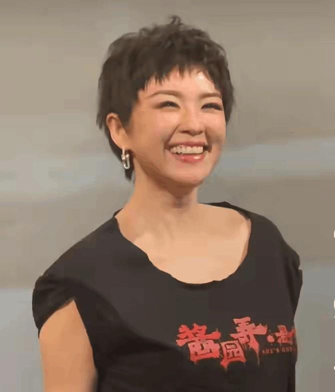 章子怡离开了汪峰之后，一下子老了不少，颜值呈现了断崖式的衰老，特别是这样的微商发
