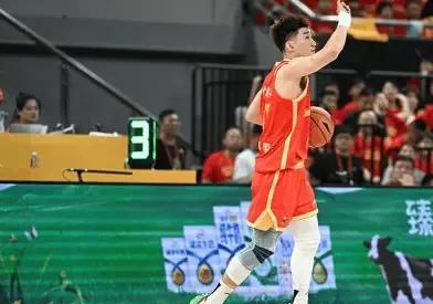 广厦太抽象，就算他们夺冠，这只球队也很难让人有好感
总决赛第五场，孙铭徽穿夺冠球