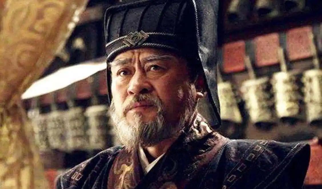 周勃在诛杀吕氏后，被汉文帝任命为右丞相。一天，周勃在家中大摆宴席，众人纷纷道贺，