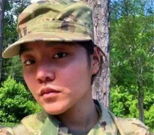 美梦破碎！赴美当兵的她想回国了











这个女人的人生简直像一部狗