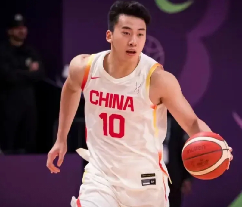 现在打个沙特就这么费劲了吗？
记得以前中国队打沙特跟玩一样，中国队替补中的替补就