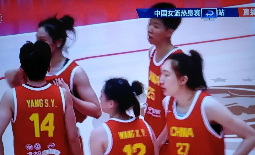 亚洲杯女篮热身赛，中国女篮为什么两打日本队竟然判若两队。首战日本女篮是无人可用