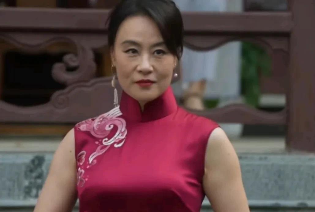 《我的后半生》：乐水珊上线，所有人看呆。
沈卓然很用力的捏了捏手背，疼，是真的，