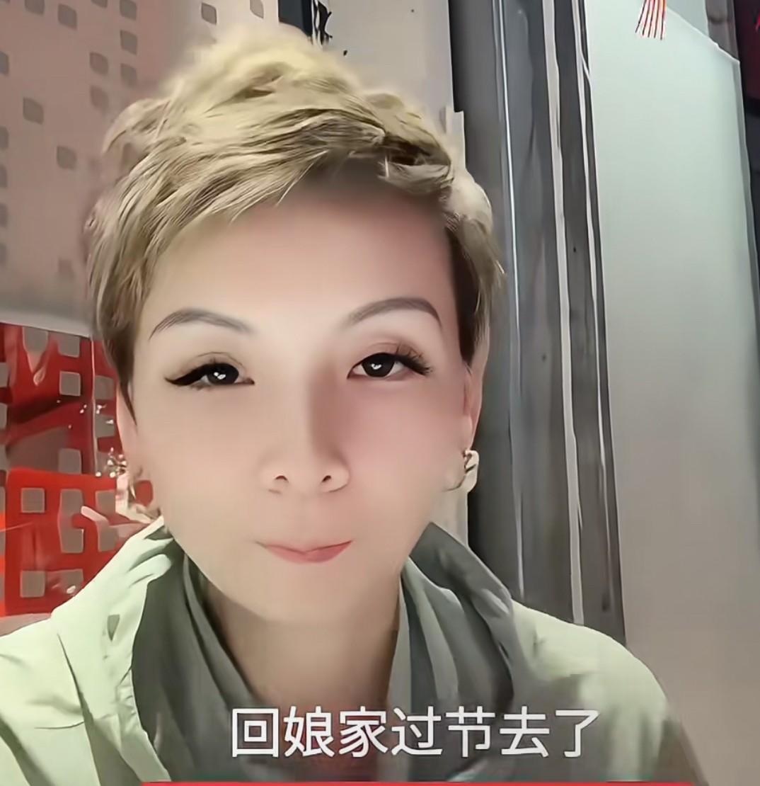 洋洋直播
有网友问怎么关键的时候没有看到马筱梅，也没有陪着兰姐过节啊？看视频兰姐