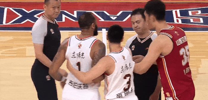 山西117：115险胜广东，比赛很精彩，但是过程很丑陋，尤其今天三位执法裁判，感