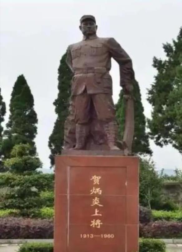 1949年7月，解放军进攻马家军骑兵14旅防守的固关，军长贺炳炎下令：“把大炮全
