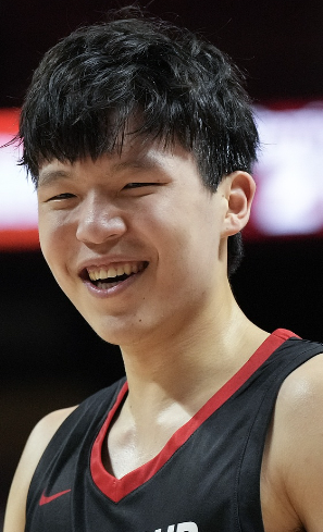 杨瀚森的发展：中国媒体包括球迷喜欢扣细节（扣的比球队都细，比如1+1=2，中国球