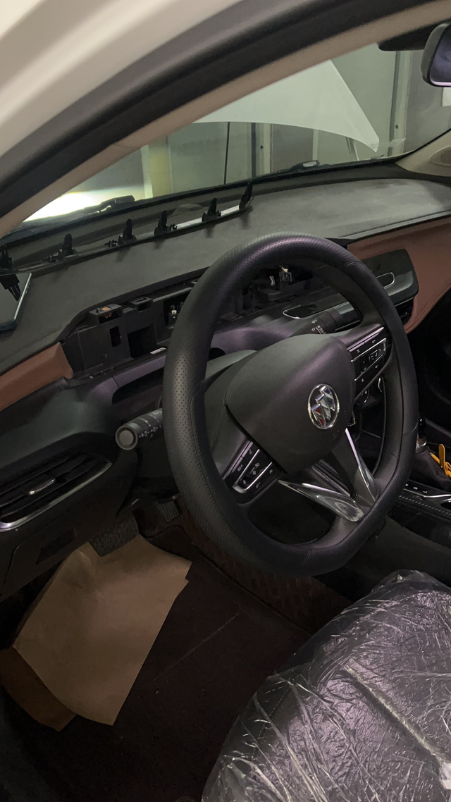 双连屏死机方向盘卡滞跑偏
今天去4儿子店了，弄了一天没效果，打车回来30多公里，