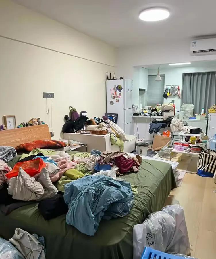 来来来，我看看还有谁家能把楼房住成这样，这比他妈农村那平房都邋遢