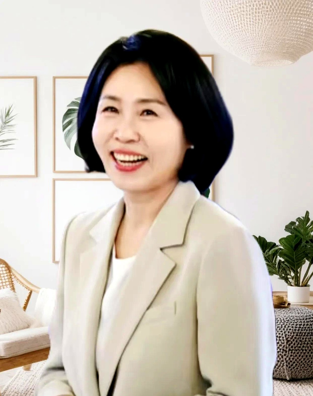 李在明夫人首次亮相震惊韩国











---










