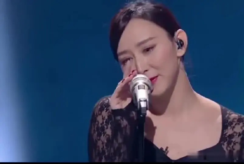从来没觉得胡静好看。