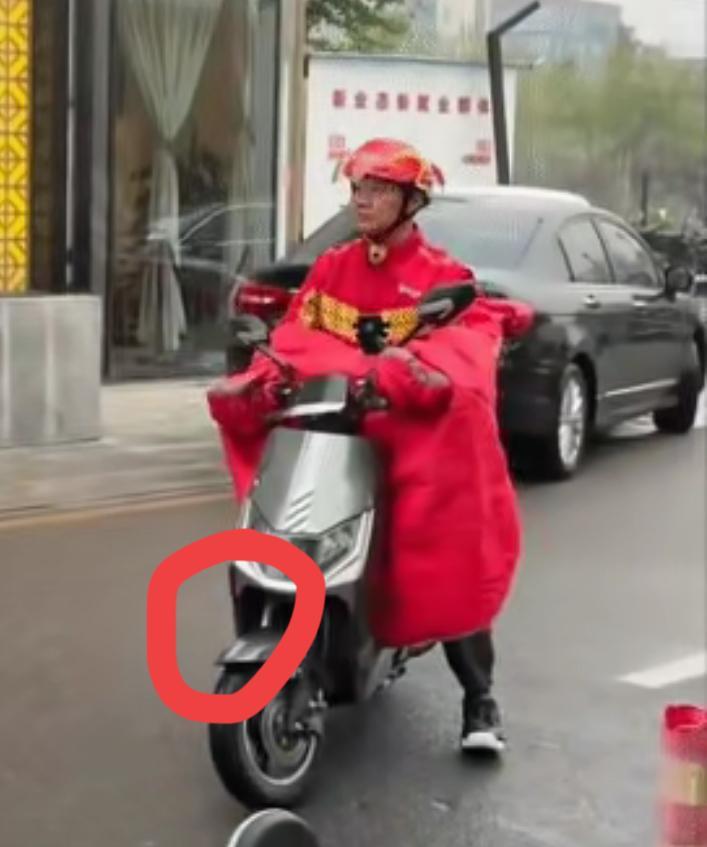 有些企业家老板最近差不多睡不着觉了，
他们怎么也想不到，
刘强东不仅会做老板带员