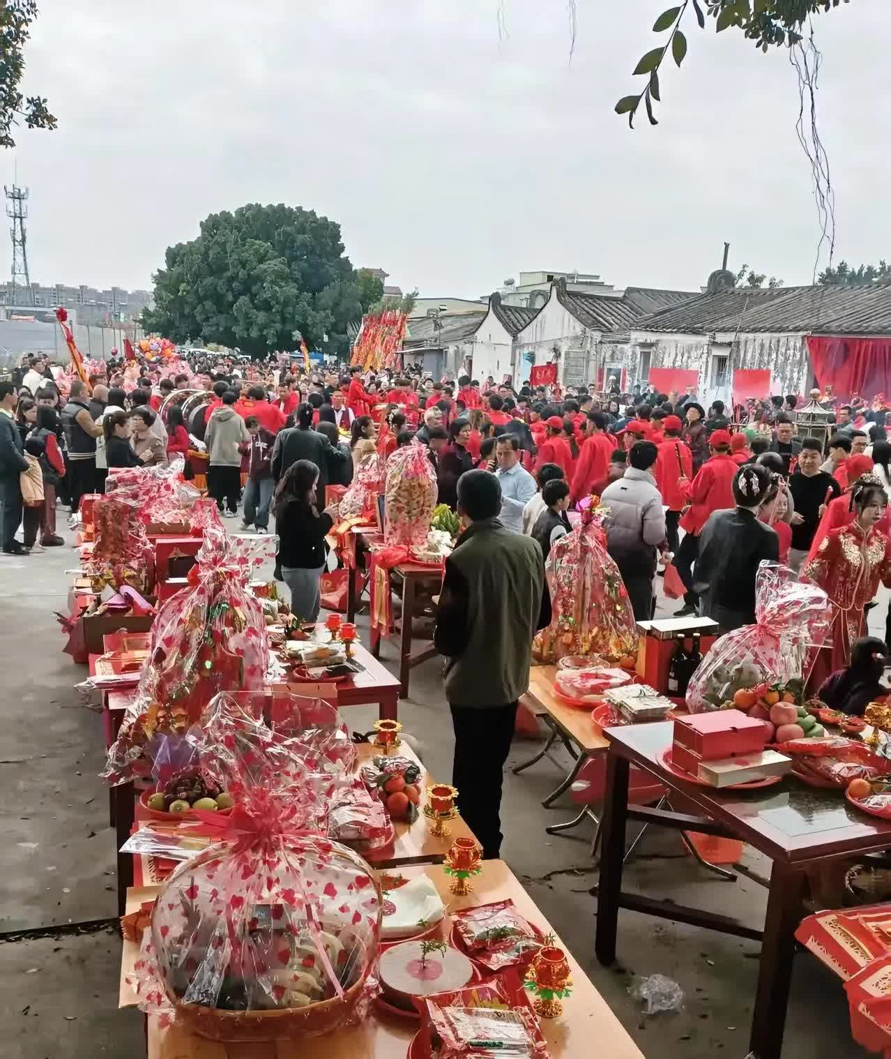 只能说这种信仰深深的刻在每个土生土长潮汕人的骨子里
根深蒂固
我就这么说吧
