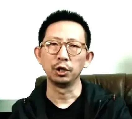 华晨宇，粉丝集体炸锅！
近日，华晨宇粉丝集体炸锅了！原因是华晨宇在最新一期的音乐