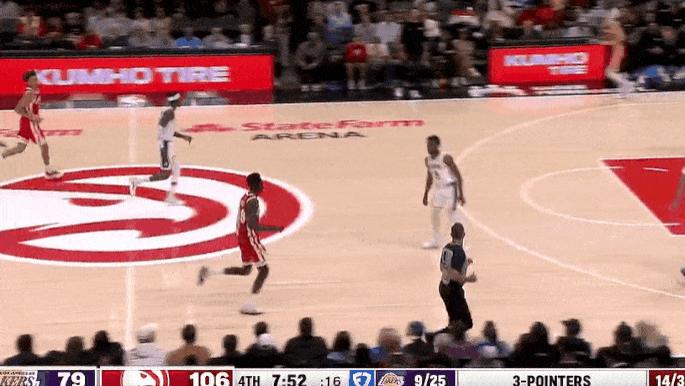 纽厄尔底角接球三分命中已17分，老鹰领先湖人30分