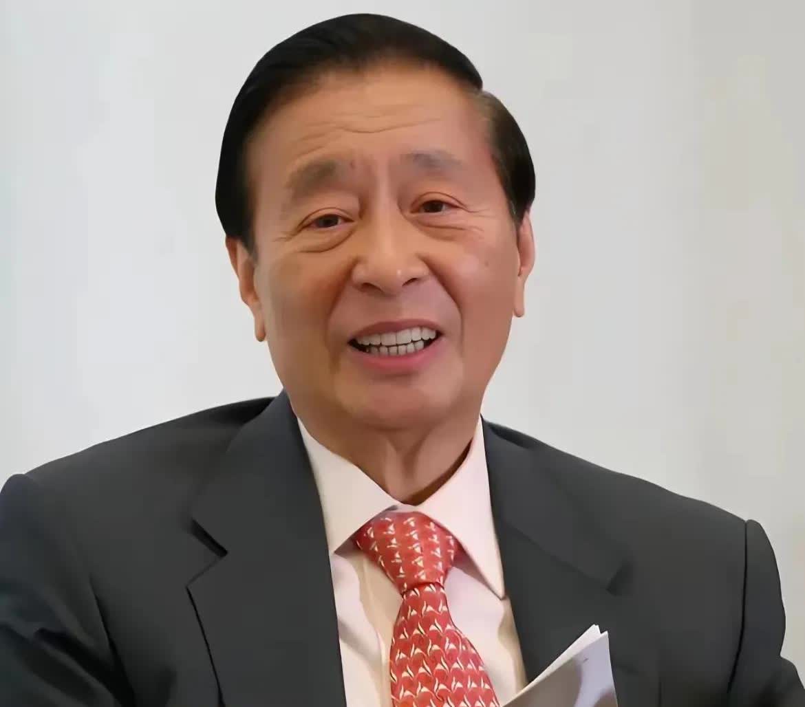 李兆基的家庭情况真的是一场豪门大戏。前妻刘惠娟，曾是香港小姐冠军，结婚后育有三女