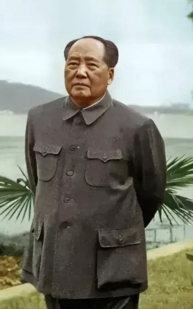 你们还记得毛泽东时代最经典的一句话是什么吗？不忘阶级苦，牢记血泪仇！
他老人家最