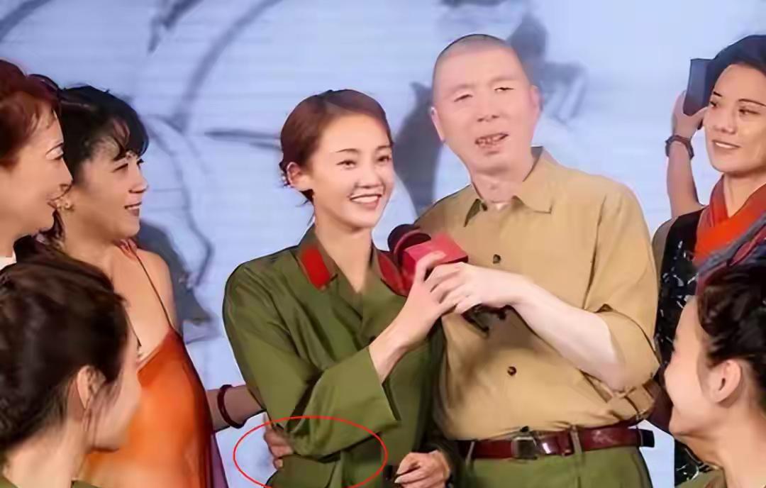 多少人放弃了学艺术进入娱乐圈
冯小刚当时凭啥就说苗苗永远火不了
他说完苗苗就和郑