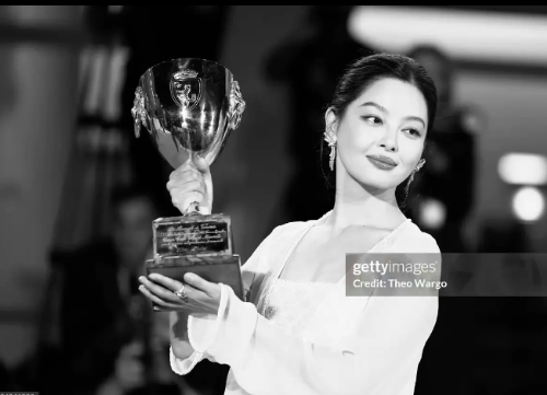 辛芷蕾获得影后的剧情这是这个样子的吗？
是在国内每一条都不能上的程度吧！