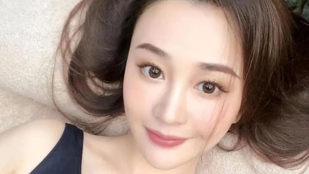 出狱 2 年换脸逆袭！陈昱霖背着 LV 开豪车，网友：这状态不像带娃的？​