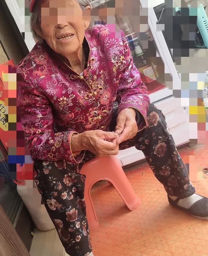 回北方妈妈家陪妈妈住了好几天，中途和朋友出去吃饭，吃饭期间，朋友说，这家店的老板