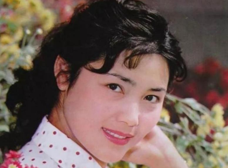 1984年，30岁的姜黎黎高烧两个月不退，被医院查出来是恶性肿瘤。27岁的汪宝生