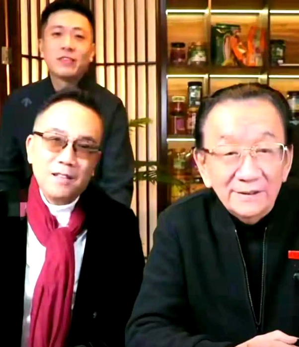 侯耀华高调宣布：鉴于杨议助理及身边的人对他的助理及本人的攻击谩骂，今后，我只承认