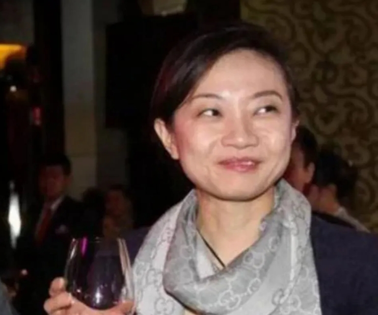姜昆的女儿曝光，漂亮、知性，可46岁的姜姗依旧单身！大龄女儿单身，成已经75岁姜