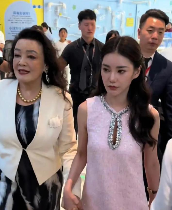 终于知道张兰为什么喜欢马筱梅，而不喜欢张颖颖了？
马晓梅很识大体，真的是真心的为