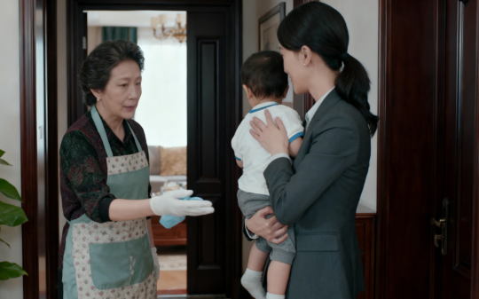 儿子定居后想让我去带孙子，饭桌上儿媳突然对我说：妈，家里的开销咱们还是AA吧，我第二天就报了老年大学