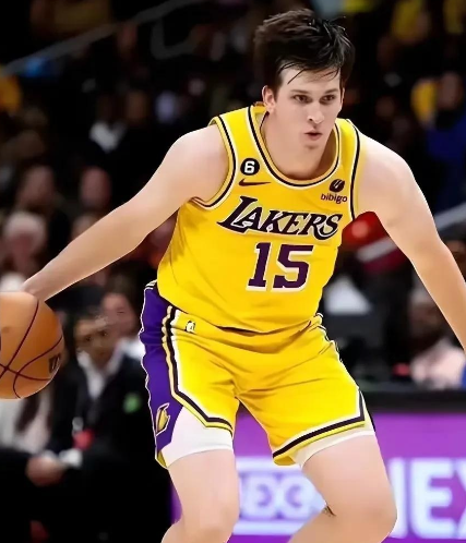 里弗斯的交易价值正处在最低谷
小里本赛季是不可交易状态，无论从湖人的角度，小里的