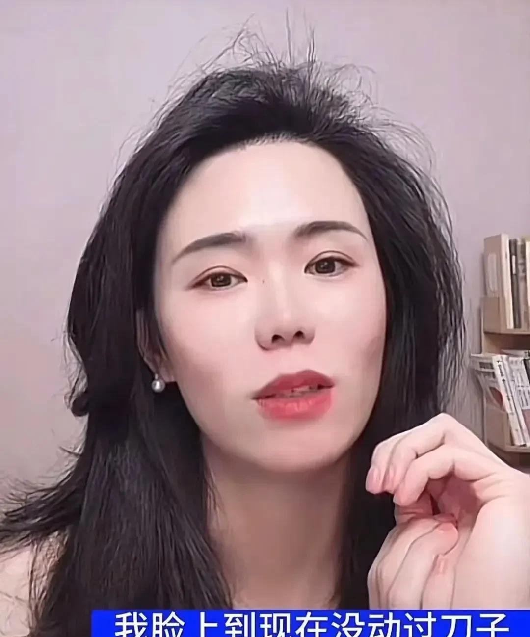 我看她直播看的少，可是仅有的看了几次，郭延娇总在有意无意的炫耀自己的身材和美貌。