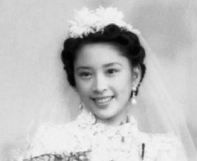 1966年，27岁的胡友松发现“大姨妈”没来，她告诉了75岁的丈夫李宗仁。李宗仁