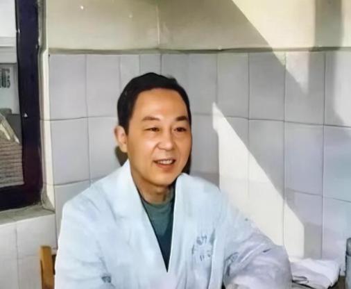 1970年，徐州一主任医生趁妻子不在，偷偷服用了4克毒性极强的曼陀罗花，所有人都
