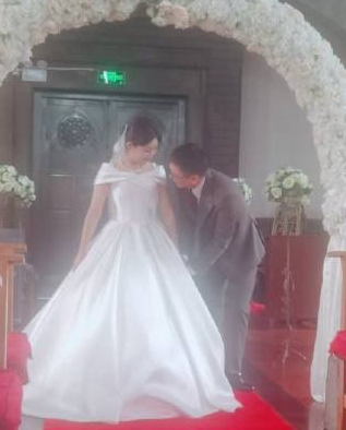 从单曲循环到万人见证，新人把对华晨宇的喜爱融入婚礼！6月28日的沈阳，是爱情与音