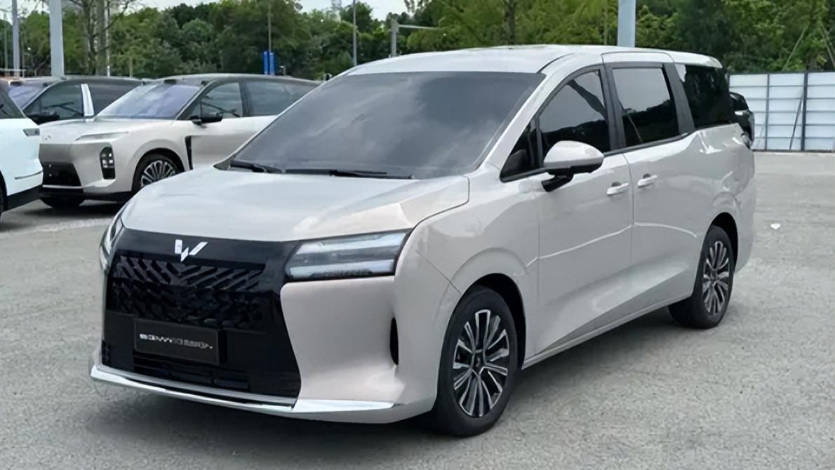 10万起售！五菱全新7座MPV曝光，配侧滑门，纯电续航100公里