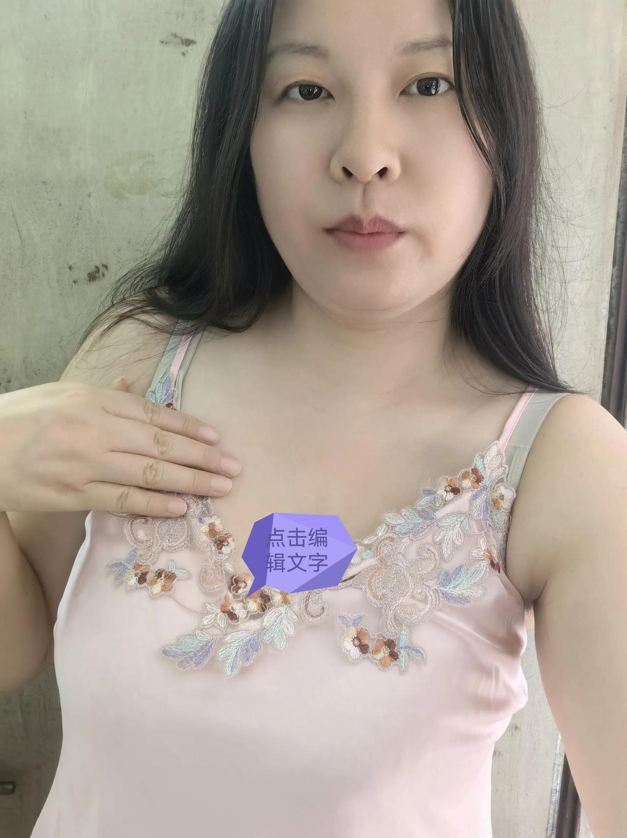 睡醒做了很多梦，梦见女儿了，梦见女儿和我在老家，其实我每天都很想女儿
女儿在她奶