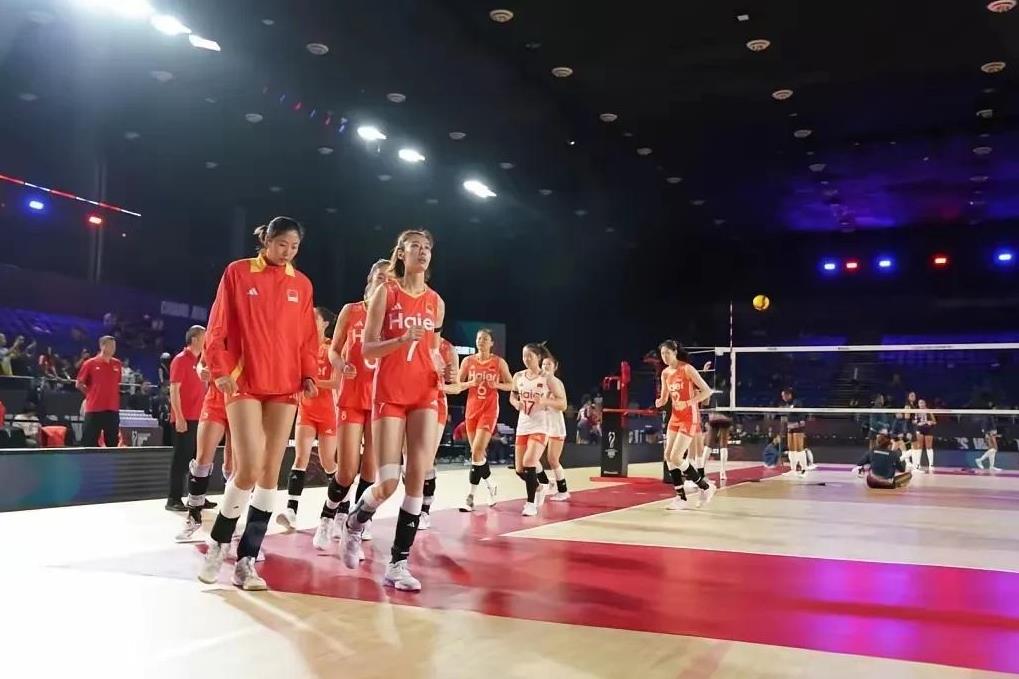 1、庄宇珊成熟和自信，灵活多变不失霸气，绝对是日后中国女排顶梁柱
2、吴梦洁天赋