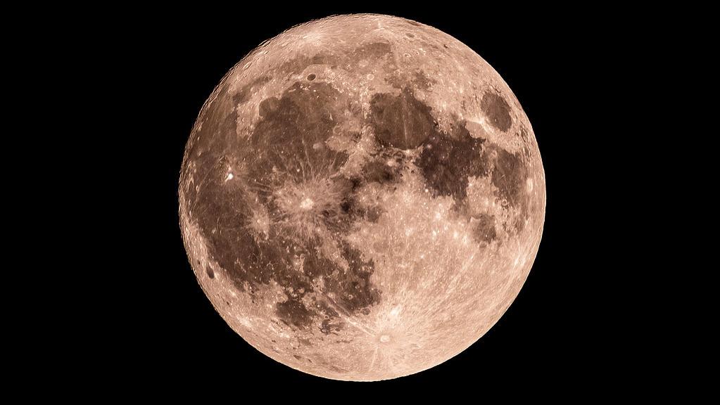 大殖子洗白星链卫星坠落，美国太空霸权顶不住太阳风暴