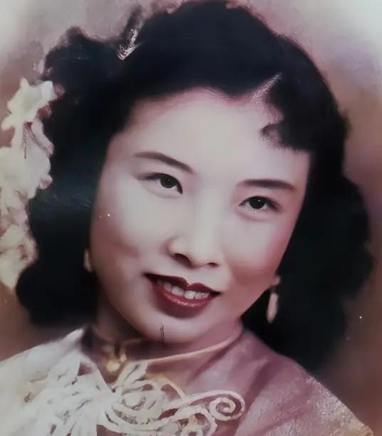 1947年10月13日，筱丹桂喝下了那碗掺着鸦片的酒，倒在床上前，还挣扎着用牙齿