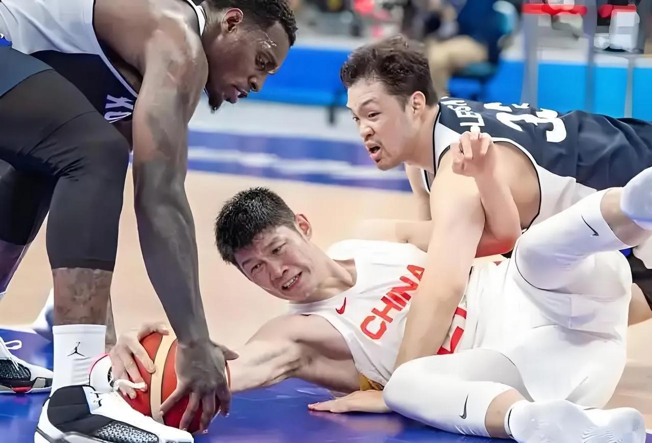 血性复仇！中国男篮力擒韩国挺进四强
中国男篮在亚洲杯淘汰赛上演热血篇章！面对老对