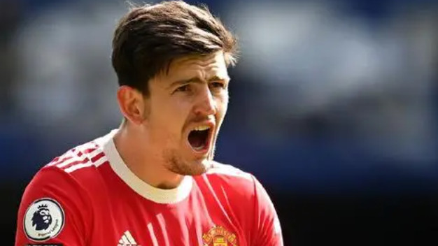 马奎尔作为一名后卫，一直备受曼联球迷和专家的瞩