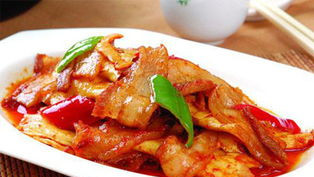 一口爆香的下饭王者！3 步复刻老川回锅肉，配饭能吃 3 碗​