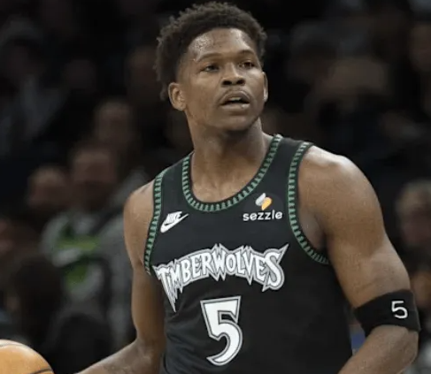 NBA常规赛，森林狼主场119-115战胜凯尔特人，终结三连败。
此役，森林狼当