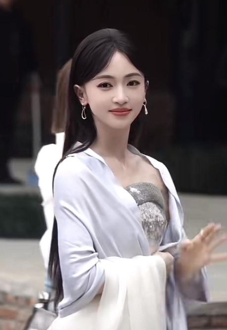 终于弄明白了 为啥于正这么偏爱吴谨言 不是因为馋她身子，而是因为34岁的吴谨言 