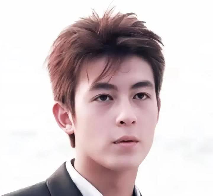 张柏芝两个男人谢霆锋和陈冠希颜值，气质，综合实力对比，谁更胜一筹？
1.颜值 