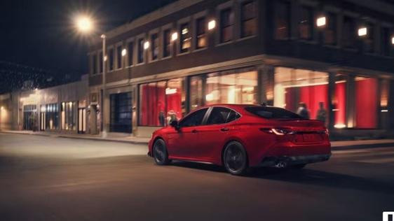 凯美瑞中年逆袭！全系带电还送四驱 这次要革燃油车的命？