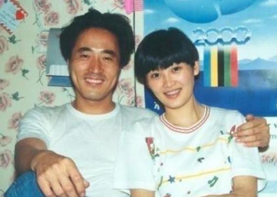 1987年，杨立新把徐帆接到北京，“养”了她三年，自己不舍得吃好的，顿顿方便面白